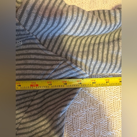 Avalanche Gray Striped Quarter Zip Up Hoody Women’s Size Medium - Picture 11 of 11